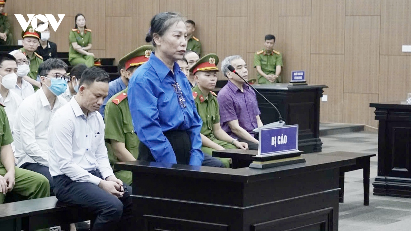 Bà Hoàng Thị Thuý Lan khai dùng tiền hối lộ để làm từ thiện, giúp đỡ cấp dưới bị bệnh